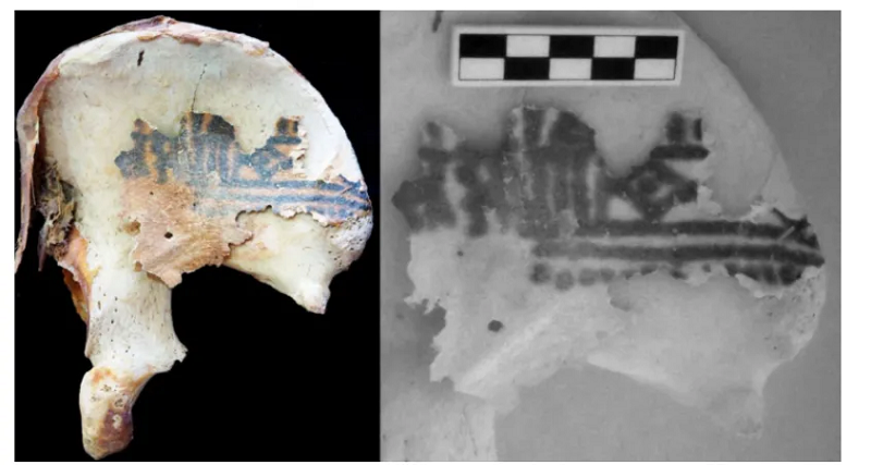 Hình xăm thứ hai đến từ một phụ nữ trung niên được phát hiện trong một ngôi mộ gần đó. Trong trường hợp này, ảnh chụp hồng ngoại tiết lộ một hình xăm khó nhìn thấy bằng mắt thường. Bản vẽ phục dựng hình xăm cho thấy đó là hình mắt thần Horus và thần Bes mặc áo choàng lông. Cả hai hình ảnh đều có ý nghĩa bảo vệ và chữa lành. Họa tiết zigzag có thể biểu thị đầm lầy, liên quan đến dòng nước mát dùng để giảm đau do kinh nguyệt hoặc sinh con, Austin cho biết.