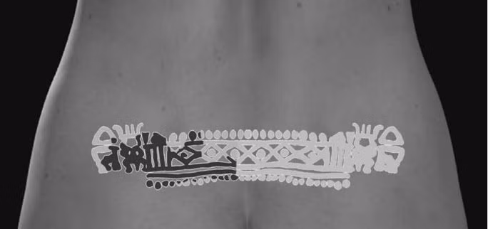 Với tên gọi Set-Ma'at dưới thời Tân Vương quốc, đây là một khu phố lớn với những con phố hình bàn cờ và nhà ở dành cho những công nhân chịu trách nhiệm xây dựng lăng mộ cho tầng lớp thống trị Ai Cập. Khi những người đàn ông rời đi nhiều ngày để làm việc thì phụ nữ và trẻ em sống ở làng Deir el-Medina.