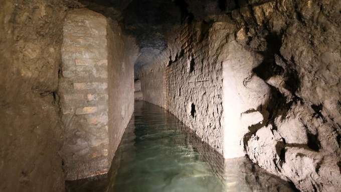 Nghiên cứu trên chứng tích xương cốt này được thực hiện bằng cách dùng phương pháp quang phổ và sau đó tính tỷ lệ đồng vị ổn định của nguyên tố cacbon, nitơ, lưu huỳnh để tìm ra hàm lượng collagen có trong xương và tỷ lệ stronti, canxi trong chất khoáng có trong xương người cổ.