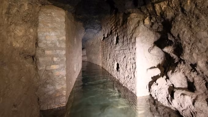 Nghiên cứu trên chứng tích xương cốt này được thực hiện bằng cách dùng phương pháp quang phổ và sau đó tính tỷ lệ đồng vị ổn định của nguyên tố cacbon, nitơ, lưu huỳnh để tìm ra hàm lượng collagen có trong xương và tỷ lệ stronti, canxi trong chất khoáng có trong xương người cổ.