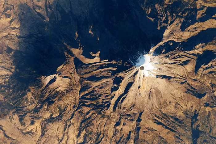  4. Núi lửa Pico de Orizaba, Mexico: Rặng cây xung quanh núi lửa Pico de Orizaba tại Mexico được xem là một trong những rặng cây cao nhất thế giới. Các nhà khoa học hiện đang nghiên cứu bằng cách nào mà sự sống hình thành ở một nơi có địa hình dốc và lạnh như vậy. Một khi giải đáp được câu hỏi trên, các nhà khoa học hoàn toàn có cơ sở tin rằng sao Hỏa là một hành tinh sống.