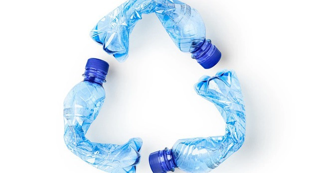  6. Nhựa bền vững: Được đặt tên là AirCarbon, đây là vật liệu carbon âm tính. Nói cách khác, quy trình sản xuất của nó sẽ thu được nhiều carbon dioxide hơn là thải ra bên ngoài môi trường. Loại nhựa này được sản xuất đặc biệt để thay thế cho nhựa sử dụng một lần truyền thống, với mục đích thay thế các vật dụng hàng ngày như dao kéo và ống hút bằng nhựa.