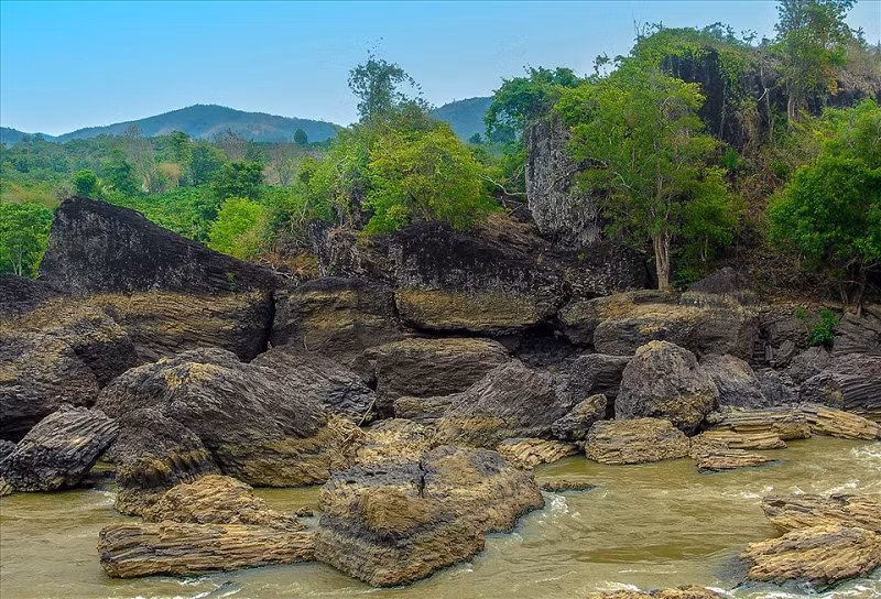 Khu vực hang động núi lửa Krông Nô có những tảng đá có hình khối rất đẹp. Công viên địa chất toàn cầu UNESCO Đắk Nông là nơi hội tụ các giá trị tiêu biểu về địa chất, địa mạo, khảo cổ, văn hóa và đa dạng sinh học đặc trưng của khu vực.