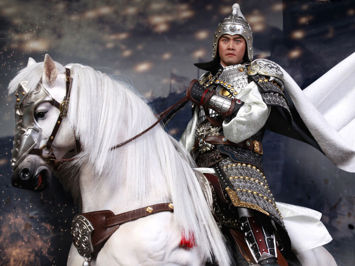 Con ngựa này của Triệu Vân, sống vào khoảng thế kỷ thứ hai. Tương truyền, Triệu Vân đóng quân ở trên núi Trường Bản xuất quân đi đánh trận đều cưỡi Dạ chiếu ngọc sư tử, có lần Triệu Vân cùng ngựa bị rơi xuống hố bẫy sẵn của quân địch, tưởng chừng không thể thoát thân.