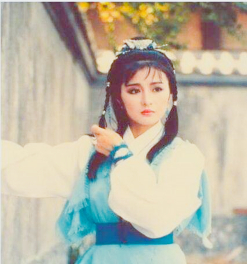 Cô không tin rằng trên đời lại có người đẹp đến thế. A Thanh cũng âm thầm theo chân đoàn quân nước Việt tiến vào kinh đô nước Ngô. Lúc kinh đô nước Ngô bị phá, Phạm Lãi hội ngộ Tây Thi cũng là lúc cô xông vào trướng phủ để giết Tây Thi.