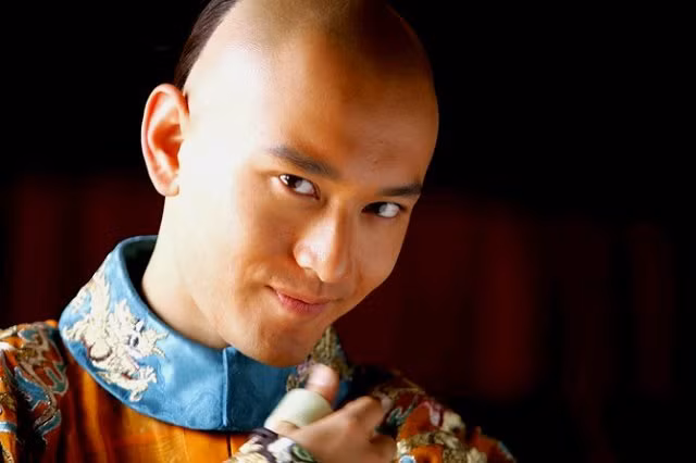 9. "Sách đến khi dùng mới hận mình đọc ít, thịt đến khi miếng ngon mới hận mình đã ăn quá nhiều" - Lộc đỉnh ký.