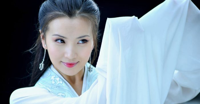 Về việc Điêu Thuyền sống được bao nhiêu năm, thực ra những cuộc bàn luận căn bản cũng chẳng có ý nghĩa gì, bởi vì Điêu Thuyền không phải là một nhân vật lịch sử có thật mà là nhân vật hư cấu trong bộ tiểu thuyết Tam Quốc Diễn Nghĩa.