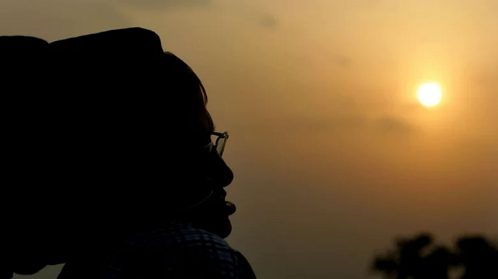 Vào năm 2016, thiên tài Stephen Hawking đã cho rằng virus biến đổi gen là một trong những nguy cơ lớn dẫn đến sự diệt vong của loài người. Tạp chí Journal of Toxicology and Environment Health cũng cho rằng những loại virus này "không thể đoán trước và tiềm ẩn nguy cơ gây hại".