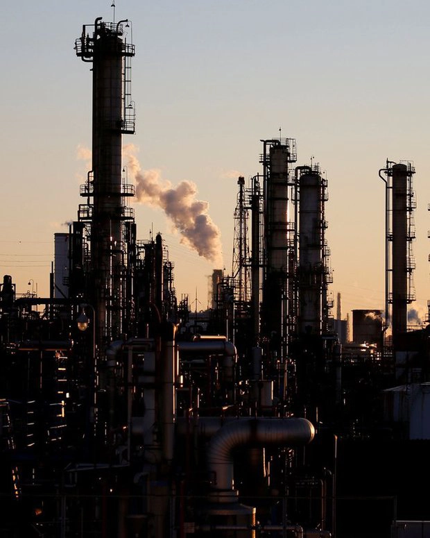 Bristol, Anh, là một trong những nơi đầu tiên trên Trái Đất xuất hiện báo cáo về The Hum. Vào thập niên 1970, khoảng 800 người ở thành phố ven biển này cho biết nghe thấy tiếng vỗ đều đều mà các nhà nghiên cứu quy cho lưu lượng xe cộ và những nhà máy địa phương hoạt động suốt 24 giờ.