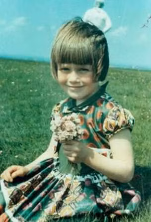 Jim Templeton và vợ đang tận hưởng bữa trưa ở vùng thôn dã cùng cô con gái bé nhỏ. Nhiều ngày sau kỳ nghỉ tại Burgh Marsh, cặp đôi xem lại bộ ảnh sau khi rửa, và phát hiện ra một thứ gì đó rất ghê sợ trong bức ảnh chụp con gái, dường như ở hậu cảnh là một "bóng ma" đàn ông. Cặp đôi nói rằng khi họ chụp ảnh con gái, ở đó không có bóng dáng của bất kỳ ai khác.