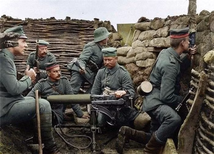  3. Chấn thương khiến con người không thể ngủ: Chuyện lạ đến mức khó tin này xảy ra vào khoảng thời gian sau thế chiến thứ I, binh sĩ Paul Kern của Hungary đã bị thương ở đầu, mặc dù không mất mạng nhưng ông đã vĩnh viễn không bao giờ có thể ngủ được.