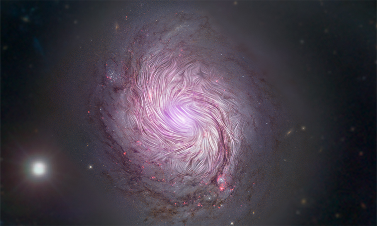 Thiên hà va cụm thiên hà cũng duy trì một từ trường tổng hợp ngoài những vật thể mang từ trường mà nó chứa đựng bên trong, ví dụ Trái Đất của chúng ta. Từ trường của thiên hà thường rất yếu, chỉ bằng một phần triệu từ trường Trái Đất, nhưng có thể kéo dài hàng triệu năm ánh sáng.