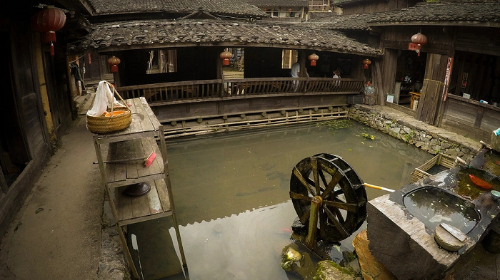 Năm 2016, khi tờ People’s Daily lần đầu đưa tin về Đinh Ốc Lĩnh, sự kỳ lạ của nó đã nhanh chóng thu hút khách du lịch. Không lâu sau đó, ngôi làng chính thức trở thành một trong những điểm quan trọng trên bản đồ du lịch của tỉnh Phúc Kiến.