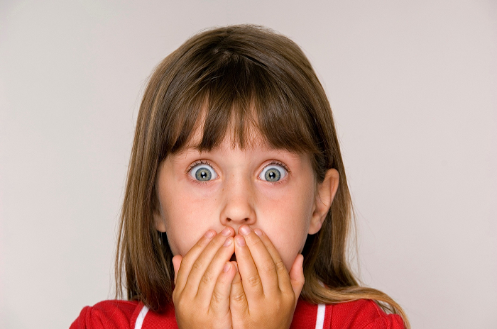  2. Hiện tượng lỡ lời: Đây được gọi là hiện tượng Freudian slip (trượt lưỡi Freud), hay còn gọi là parapraxis, ám chỉ những hành động lỡ lời hoặc nói nhầm.