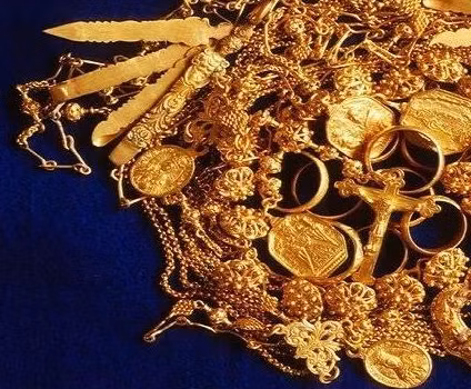 Năm1985, thợ lặn Mel Fisher thông báo nhóm thợ săn tìm kho báu của ông phát hiện phần đầu tàu của Atocha chứa 180.000 đồng xu, 24 tấn bạc Bolivia, 125 thỏi vàng đến từ vùng Caribe, Mexico và Andes, cùng với bộ sưu tập ngọc lục bảo thô khai thác ở Columbia.