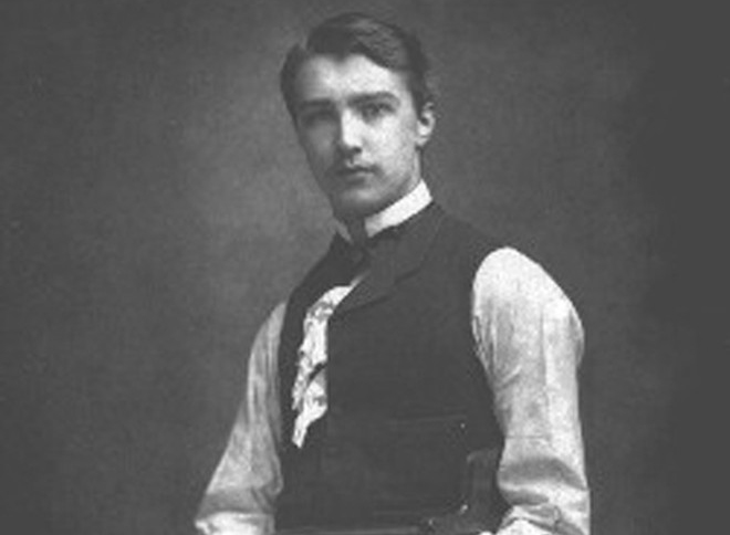 Không ngờ, chỉ một thời gian ngắn sau, người con trai trưởng đang làm ăn phát đạt bỗng khuynh gia bại sản, quãng đời còn lại sống trong nghèo túng và bệnh tật.