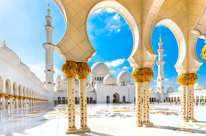 Tuy nhiên, giữa nội thất choáng ngợp đó, yếu tố sang trọng nhất của công trình lại nằm ở sàn nhà.