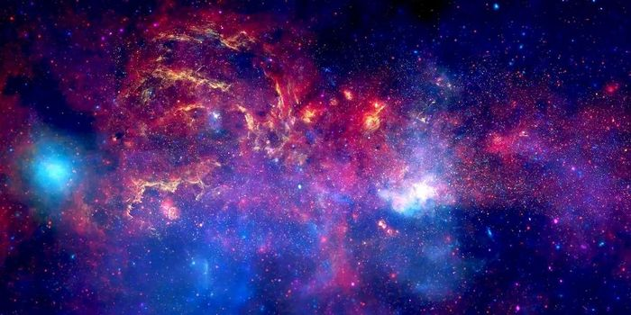  2. Trung tâm thiên hà: Kính viễn vọng Không gian Hubble và Spitzer cùng đài quan sát tia X Chandra đã hướng thấu kính về trung tâm thiên hà, dải Ngân Hà, để ghép lại bức ảnh này và công bố vào năm 2009. Bằng cách sử dụng tia hồng ngoại (đỏ và vàng) và tia X (xanh dương), bức ảnh nhìn xuyên qua lớp bụi vũ trụ - mang đến một trong những góc nhìn đẹp nhất về lõi thiên hà của chúng ta vào thời điểm đó.