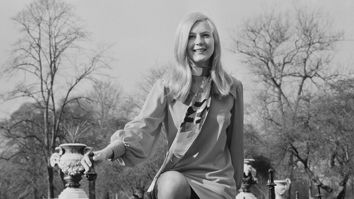 Vào năm 1965, Poppy Northcutt là nữ kỹ sư duy nhất tại Cơ quan Kiểm soát Nhiệm vụ Houston của NASA. Cô đảm nhận nhiệm vụ tính toán số liệu. Công việc này xuất hiện trước khi máy tính điện tử ra đời, những người phụ nữ sẽ sử dụng năng khiếu toán học của mình để thực hiện tất cả các phép tính cần thiết cho thí nghiệm. Có thể nói Poppy Northcutt là một trong những người phụ nữ thầm lặng trong công cuộc chinh phục Mặt Trăng.