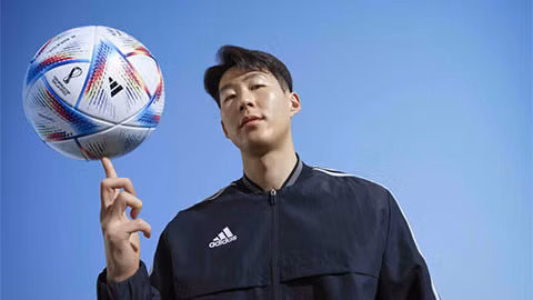 Dựa trên các công cụ hỗ trợ này, hệ thống bắt việt vị sẽ theo dõi chuyển động của cầu thủ và thời điểm bóng rời chân để đưa ra quyết định chính xác nhất.