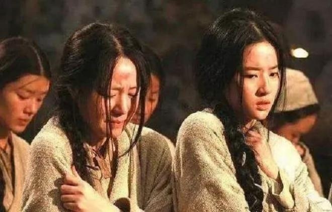 Ban đầu, vị phi tần họ Lã ấy cương quyết không chịu thừa nhận. Thế nhưng sau khi chịu đủ mọi cực hình, nàng đã cắn răng khai ra việc mình phái thuộc hạ đi xin thạch tín ở chỗ thợ thủ công rồi lén đem thuốc độc bỏ vào trà để hại chết Quyền phi.