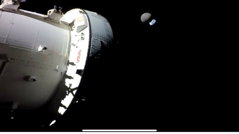 Kỷ lục được thiết lập ở đỉnh của quỹ đạo xa của Mặt Trăng khi tàu vũ trụ Orion đi vào quỹ đạo này. Cơ quan Hàng không Vũ trụ Mỹ NASA cho biết tàu vũ trụ Orion ngày 28/11 ở khoảng cách xa 432.195 km so với Trái đất, và cách gần 65.000 km bên ngoài quỹ đạo của Mặt Trăng.