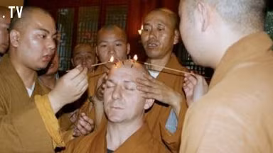 Có 1 thời gian tập tục này đã bị cấm, cho đến 2007, tập tục này đã được bắt đầu lại và chỉ giới hạn cho 100 người có công đức lớn nhất mới được có được những dấu Jieba này. Tuy nhiên đến hôm nay chỉ có 43 người được công nhận và trong đó có 1 người phương Tây.