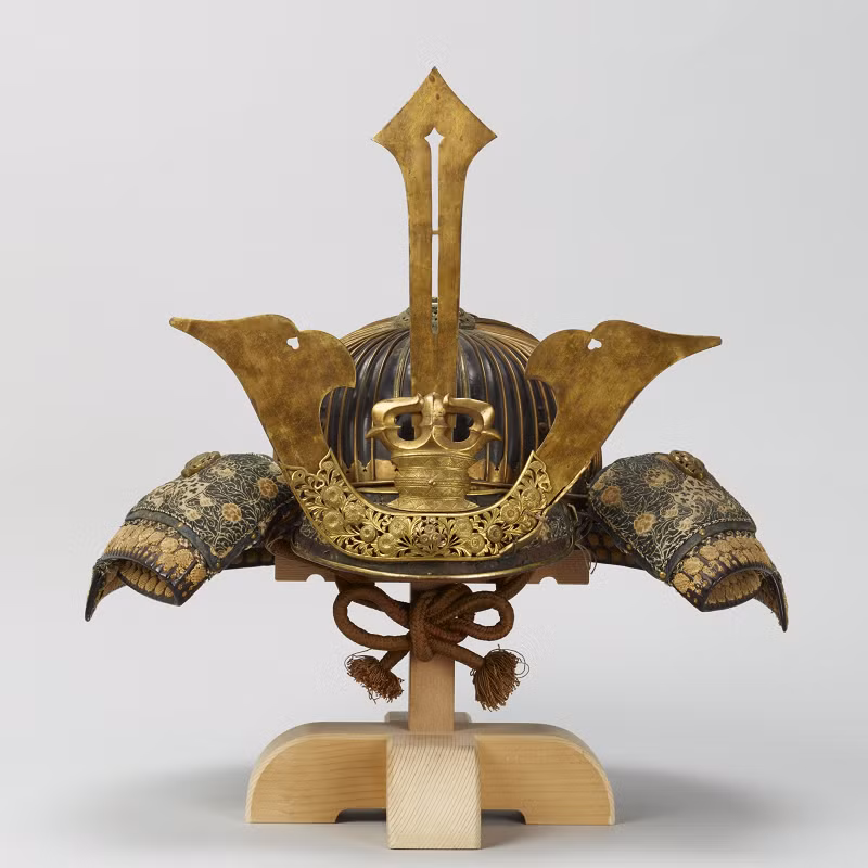  2. Mũ bảo hiểm chuồn chuồn của Nhật Bản: Những chiếc mũ bảo hiểm kỳ lạ (kawari kabuto) rất hợp thời trang trong thế kỷ 15 và 16 triều đại phong kiến Nhật Bản. Ở thời kỳ này, các gia đình phong kiến cũng liên tục đấu tranh với nhau để dành uy quyền tối cao mà thường dẫn đến các cuộc chiến.