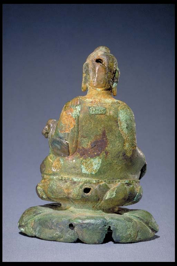 Được biết đến như là "kho báu Helgo”, bức tượng đồng của Đức Phật từ Ấn Độ là một trong những đồ tạo tác phổ biến nhất được phục hồi. Sự hiện diện của bức tượng đã giúp các nhà nghiên cứu đưa ra một số ý tưởng về luồng nước chạy theo sau các thương gia Viking.