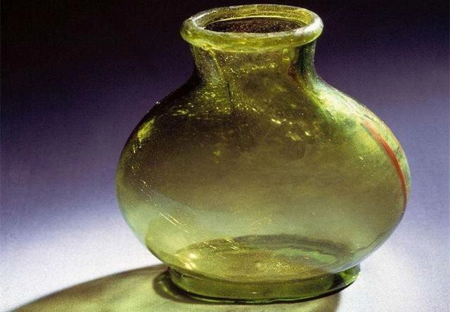 Để lăng mộ của cháu gái không bị trộm mộ quấy rầy, Lạc Bình công chúa đã cho khắc lên quan tài dòng chữ được xem như là một lời nguyền vô cùng đáng sợ: Người nào mở quan tài này sẽ chết!