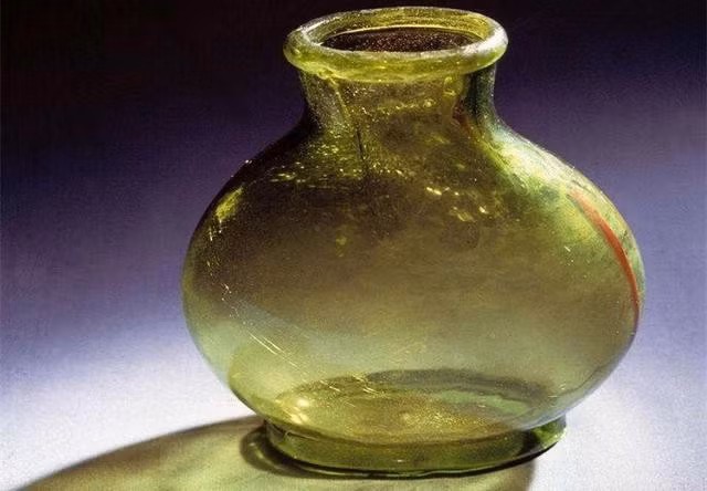 Để lăng mộ của cháu gái không bị trộm mộ quấy rầy, Lạc Bình công chúa đã cho khắc lên quan tài dòng chữ được xem như là một lời nguyền vô cùng đáng sợ: Người nào mở quan tài này sẽ chết!