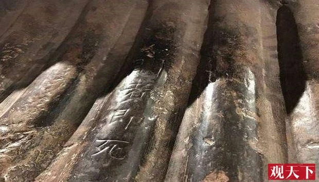 Chiếc quách hay còn gọi là chiếc hòm được làm bằng đá bảo quản thi thể của Lý Tịnh Huấn được Hoàng hậu thuê một tay nghề nổi tiếng lúc bấy giờ chế tạo một cách khéo léo, mang phong cách cung điện.