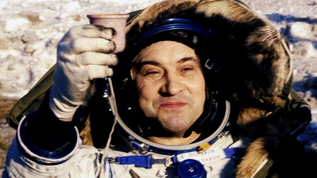 Các thành viên phi hành đoàn của Trạm vũ trụ quốc tế ISS làm việc nhiều và mệt đến nỗi họ hầu như chẳng bao giờ mơ thấy gì khi ngủ.