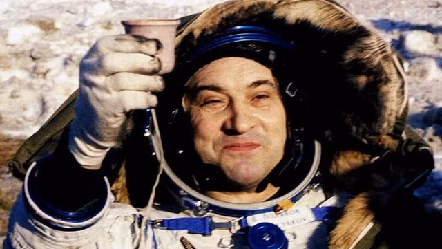 Các thành viên phi hành đoàn của Trạm vũ trụ quốc tế ISS làm việc nhiều và mệt đến nỗi họ hầu như chẳng bao giờ mơ thấy gì khi ngủ.