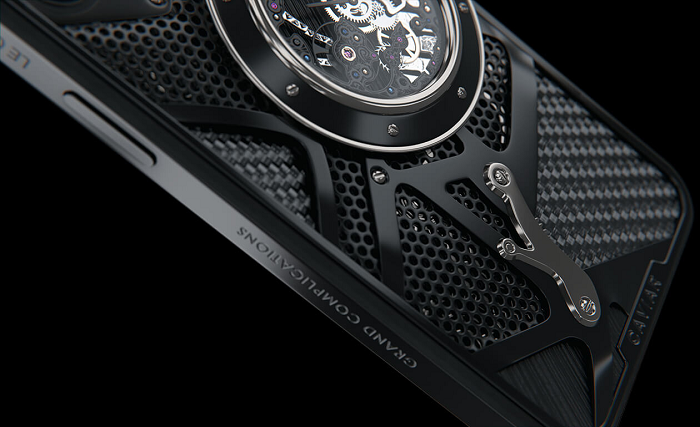 Nếu cảm thấy một chiếc iPhone 14 Pro Max bình thường vẫn còn quá rẻ, bạn có thể bỏ ra thêm 3.2 tỷ đồng để mua phiên bản đặc biệt đính đồng hồ Rolex mới từ Caviar.