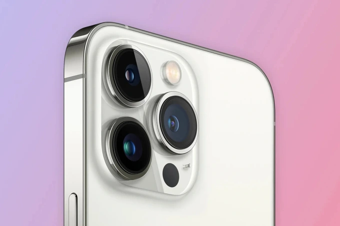 Trong khi đó, Galaxy S22 Ultra của Samsung đã có một ống kính tiềm vọng, cho phép zoom quang học 10x và zoom kỹ thuật số lên đến 100x. Các tin đồn cho biết, Apple có thể mang tới khả năng zoom quang học 5x.