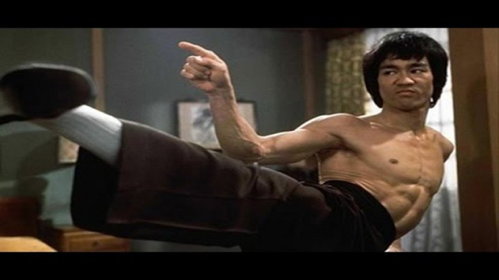 “Để thưởng thức nước trong cái cốc của mình, đầu tiên bạn phải làm rỗng nó".