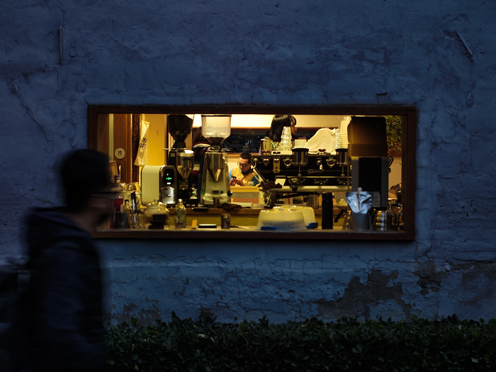 Sau khi trải nghiệm, các reviewer công nghệ tại Trung Quốc cho biết Xiaomi 12S Ultra khi gắn ống kính Leica cho một chất lượng ảnh rất tốt, màu sắc đặc trưng của Leica kèm theo hiệu ứng trường ảnh hẹp khiến ảnh chụp ra không khác gì khi chụp từ một chiếc máy ảnh chuyên dụng.