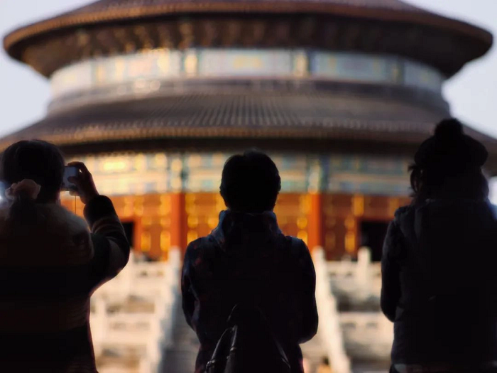 Lý Bạch Thố Tử, một nhiếp ảnh gia tự do đồng thời là biên tập viên tạp chí Image Vision đã sử dụng chiếc Xiaomi 12S Ultra bản concept, kết hợp với 3 ống kính Miyazaki 35mm f/1.4, 50mm f/1.0 và Leica 8.5cm 1:1.5 để chụp ra những bức ảnh có độ sâu trường ảnh nông và có bokeh đẹp mắt.