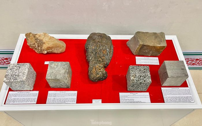 Di chỉ khảo cổ này thuộc loại hình di tích cư trú, công xưởng và mộ táng có giá trị khoa học độc đáo và hiếm có trên thế giới.