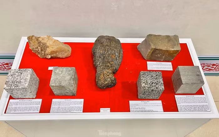 Di chỉ khảo cổ này thuộc loại hình di tích cư trú, công xưởng và mộ táng có giá trị khoa học độc đáo và hiếm có trên thế giới.