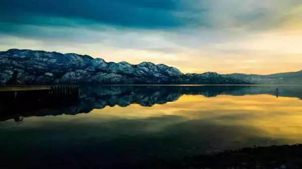 Cảnh sắc ở hồ thay đổi từng thời điểm trong năm. Vào mùa xuân, những dòng tuyết tan chảy nhỏ giọt xuống lòng hồ và đỗ quyên bung nở khắp nơi. Mùa hè và thu là hai thời điểm lý tưởng nhất trong năm để tới đây trải nghiệm. Mùa đông tới, tuyết phủ trắng khắp nơi khiến việc đi lại sẽ khó khăn hơn