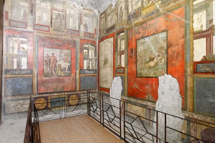 Điều gây sốc là khu biệt thự này đã ít nhất 2.000 năm tuổi.