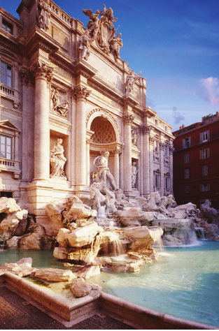 Người ta còn dựng nên hai 2 tháp đá hình vòm trên đường qua thung lũng, dẫn nước lên cao rồi lại chảy xuống thấp.