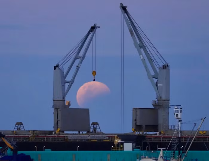 Ảnh chụp từ Port Lincoln (Australia). Theo Cơ quan Hàng không Vũ trụ Mỹ (NASA), đây là nguyệt thực toàn phần cuối cùng trong 3 năm tới. Phải đến tháng 3/2025, con người mới có thể tận mắt chiêm ngưỡng lại hiện tượng này. (Nguồn: Matthew Dodd)