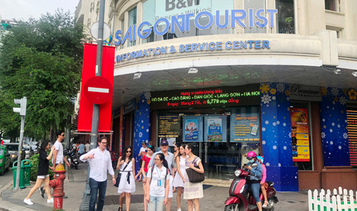 Vu du khach Viet bi danh bom o Ai Cap: Me nan nhan chua biet tin