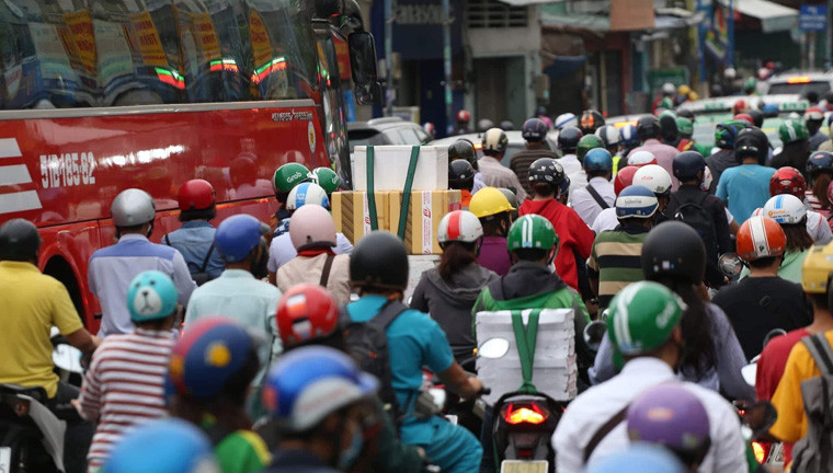 Tuyến đường Xô Viết Nghệ Tĩnh (quận Bình Thạnh) ùn tắt nghiêm trọng suốt buổi chiều...