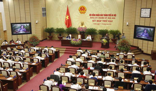 Trong nua nam, Ha Noi ky luat 442 dang vien