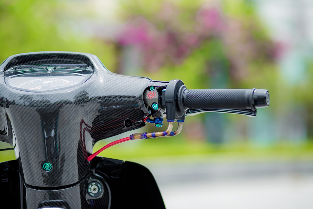 Cụm công tắc trái cũng sử dụng loại của Domino.