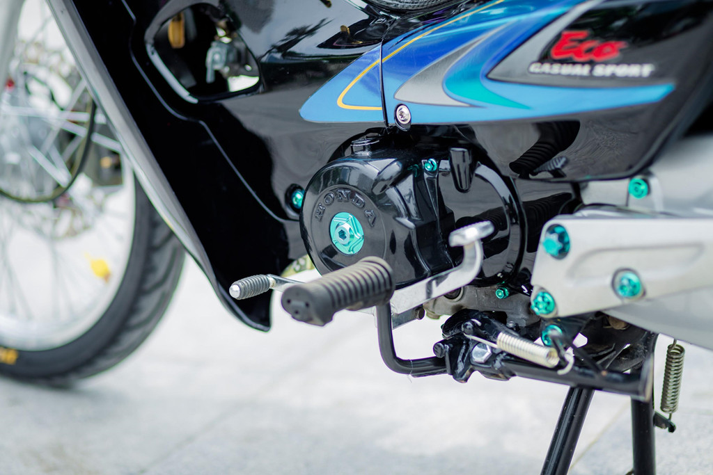 Ở nguyên bản, Honda Wave 110 sở hữu động cơ xy-lanh đơn, dung tích 108 cc sản sinh công suất 8 mã lực. Không hài lòng với sức mạnh này, chủ xe đã nâng cấp xy-lanh từ đường kính 50 mm lên loại có đường kính 52,5 mm. Theo chủ xe, sau khi nâng cấp, dung tích xy-lanh của xe tăng lên đến gần 150 cc.